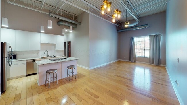 Building Photo - 769 N High St Unit R310