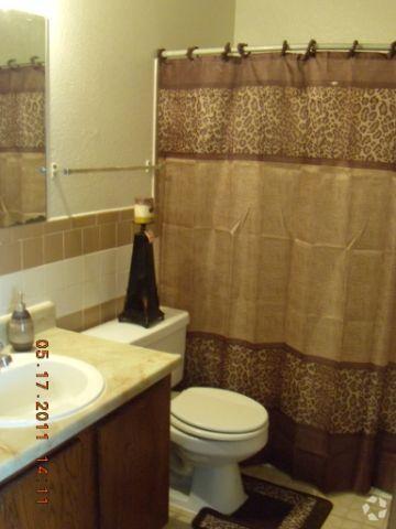 Baño - Hill Country Townhomes