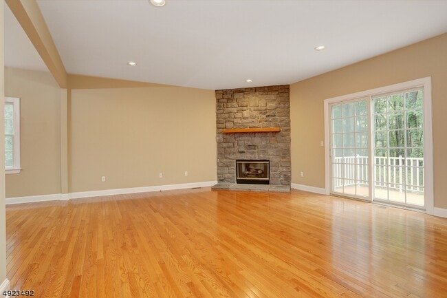 215 Raymound Blvd