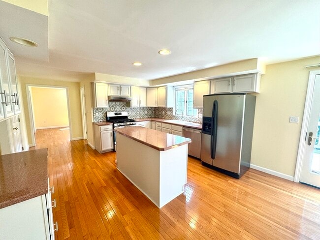 Photo - 322 Lowell St