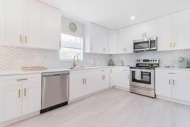 Building Photo - 1101 N Victoria Park Rd Unit 1-2 Rental