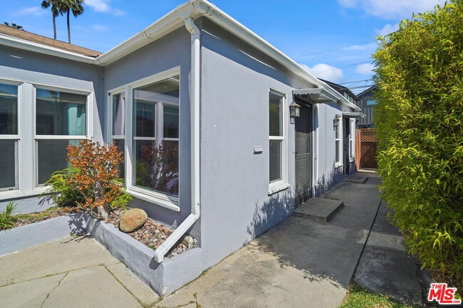 Photo - 216 6th Ave