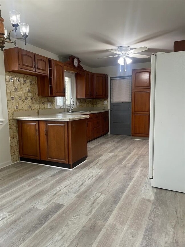 Photo - 705 Roosevelt Rd