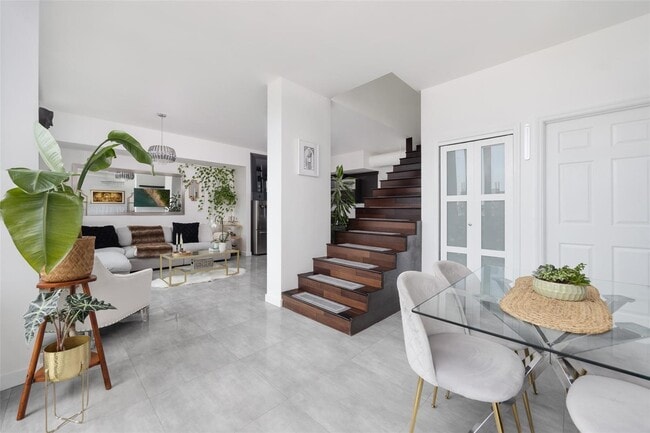 Photo - 690 SW 1st Ct Unit PHI10