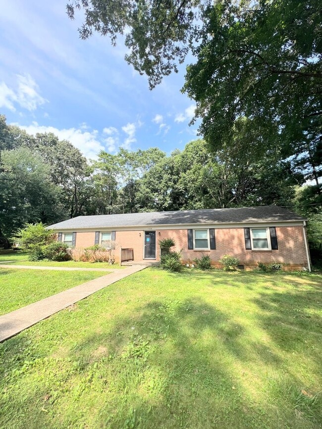 Building Photo - 1039 Oakmont Cir Unit 1039 A