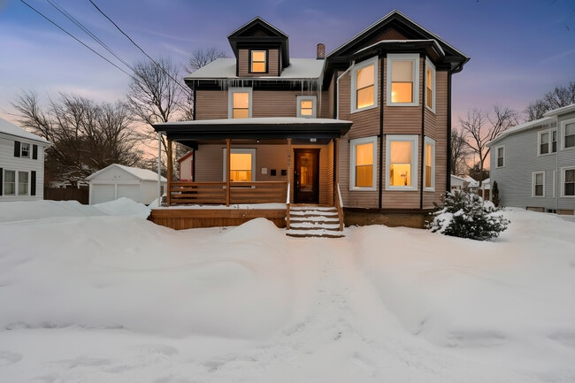 Building Photo - 607 Tulip St