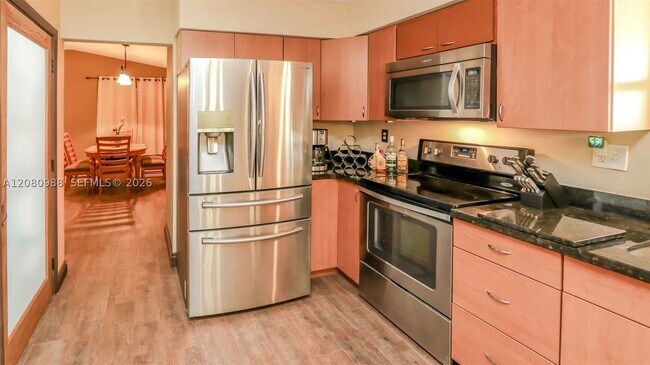 Photo - 635 NE 3rd St