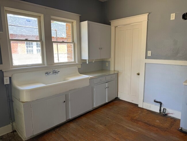 Photo - 1319 Mier St