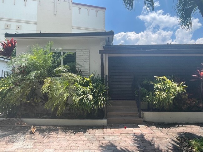 Building Photo - 2510 SW 27th St