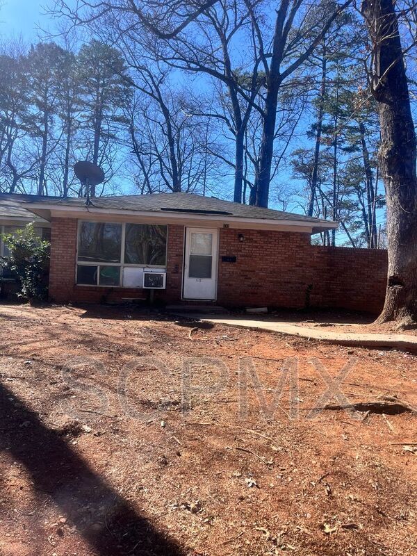 Building Photo - 532 Camrose Dr