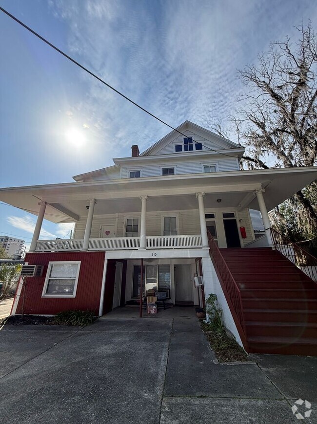 Building Photo - Midtown Charmer "pentohouse" in Historic Home