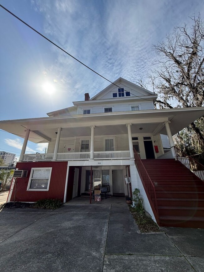 Midtown Charmer "pentohouse" in Historic Home - Midtown Charmer "pentohouse" in Historic Home