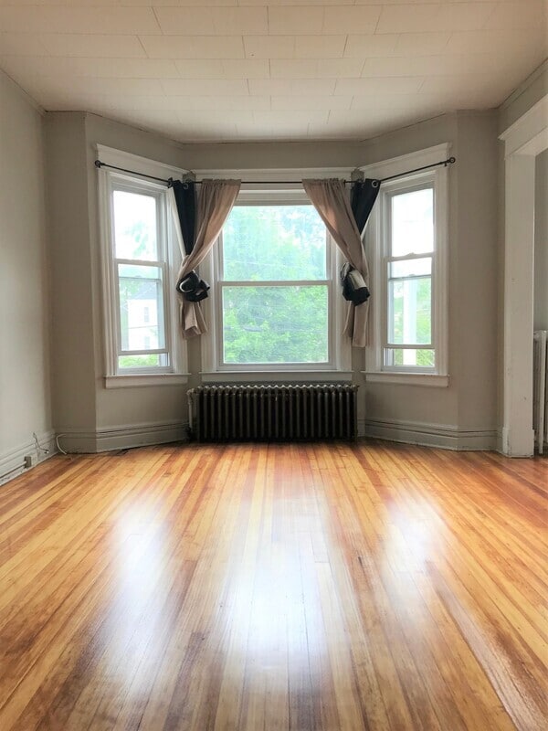 Photo - 450 Yates St