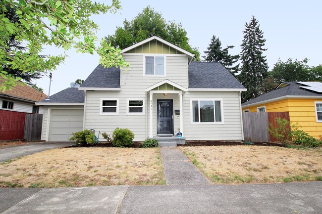 Building Photo - 8435 NE Holladay St Rental