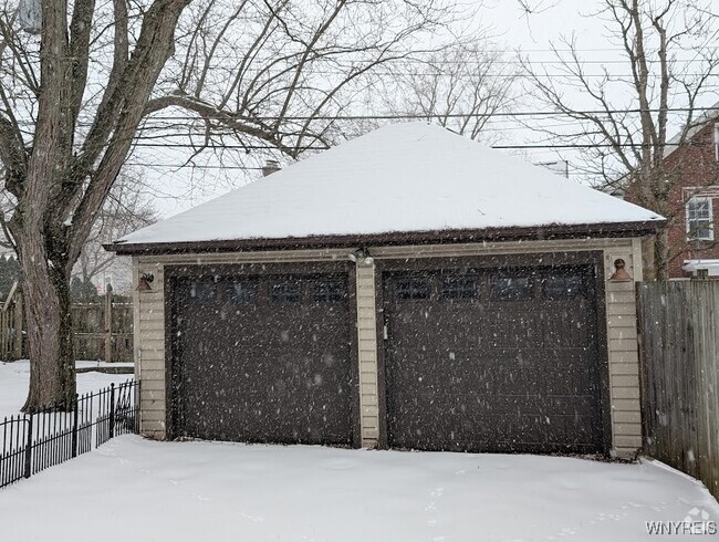 Building Photo - 1388 Eggert Rd Rental