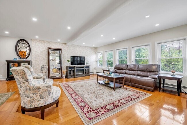 Building Photo - 85-62 148th St Rental
