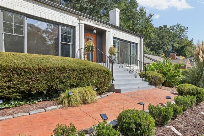 1320 Pasadena Ave NE