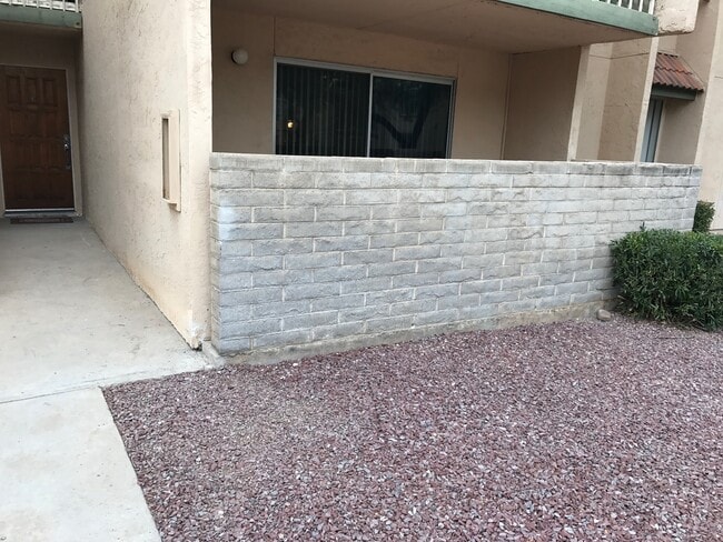 Building Photo - 824 S Langley Ave Unit 101 Rental
