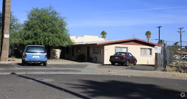 Foto principal - 1310-1320 N 48th Pl