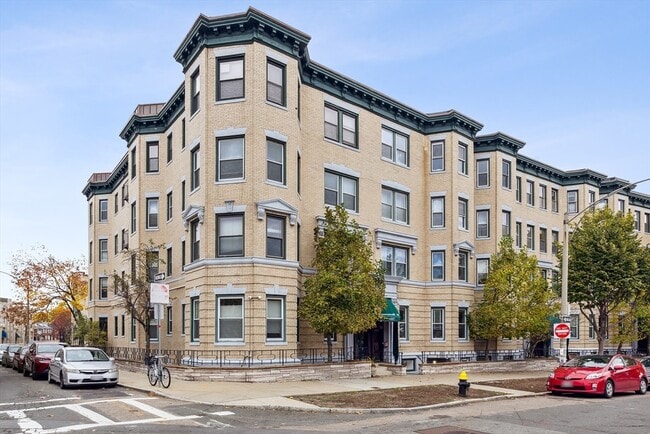 Building Photo - 1427 Commonwealth Ave Unit 102