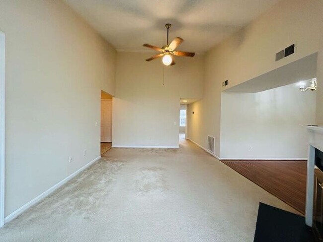 Photo - 107 Prosperity Ave SE Unidad #E