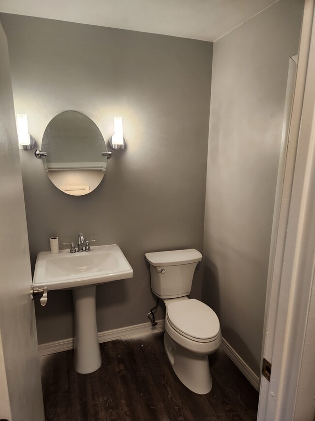 baño del pasillo - 717 Gordon Smith Blvd