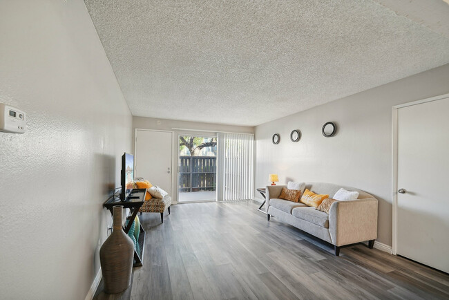 3-web-or-mls-E Date St-005