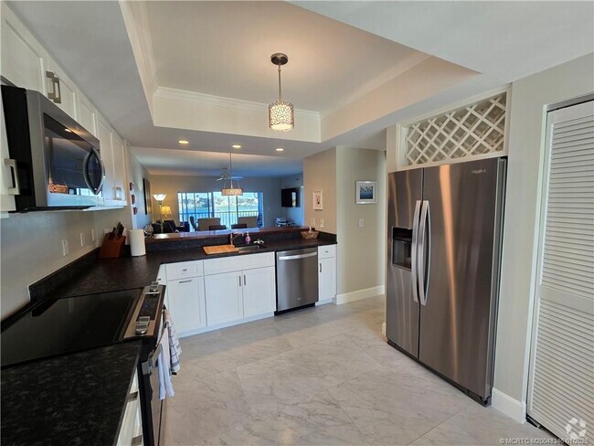 Building Photo - 185 NE Edgewater Dr Unit 5105 Rental