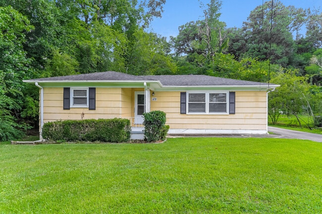 Photo - 109 Howle Ave