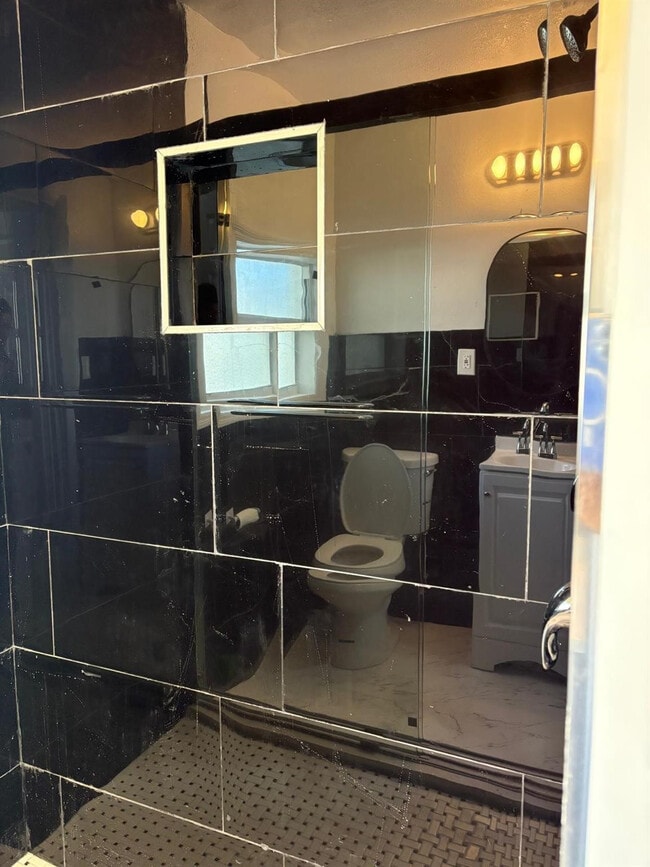 Building Photo - 230 SW 11th St