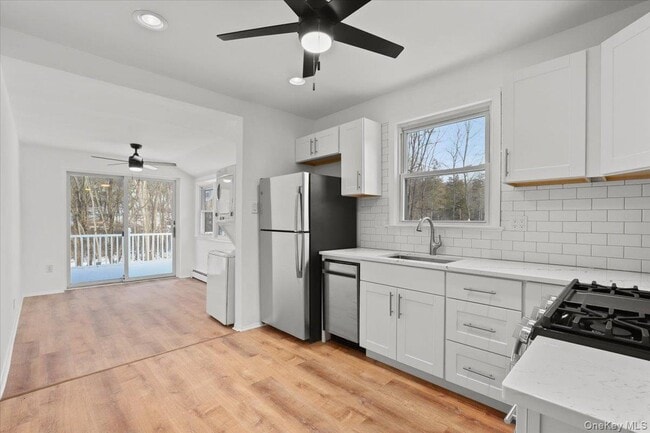 Photo - 300 Waccabuc Rd