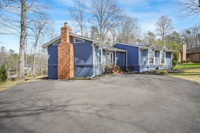 Photo - 306 Happy Creek Rd