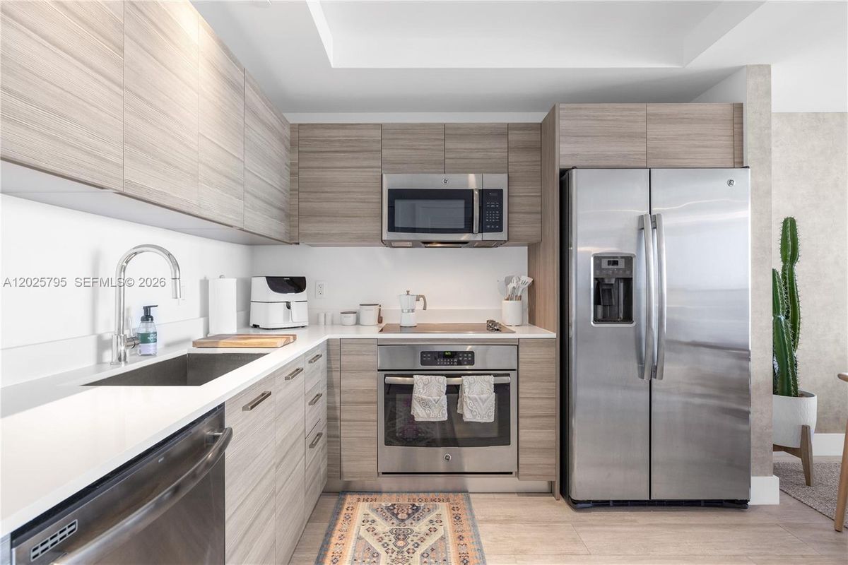 Photo - 121 NE 34th St Unidad 2111