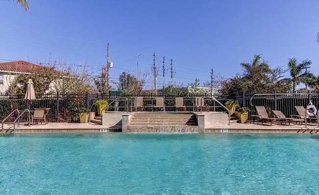 Building Photo - Spacious 3br 2.5ba Townhome in North Saint Petersburg