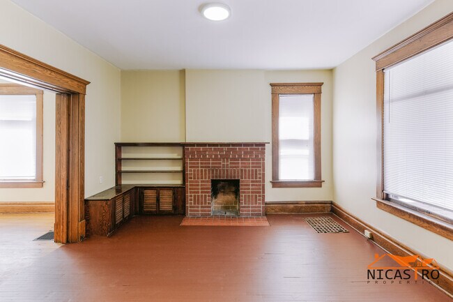 Photo - 2064 Indianola Ave