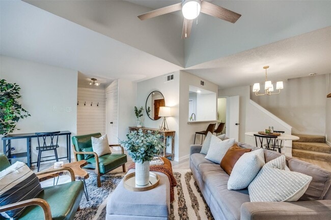 Building Photo - Stunning Newly Renovated Condo by Love Field Unit 5P