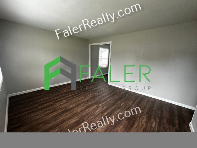 498 Ridgebury Dr
