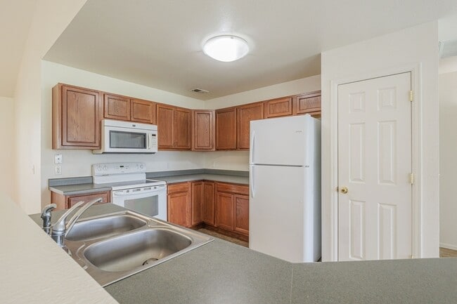 Photo - 102 Kaley St