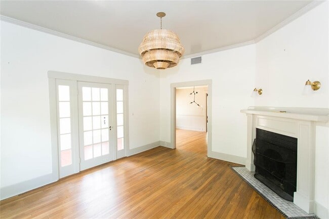 Photo - 201 W 33rd St