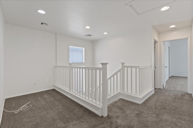 Photo - Status: Accepting Applications