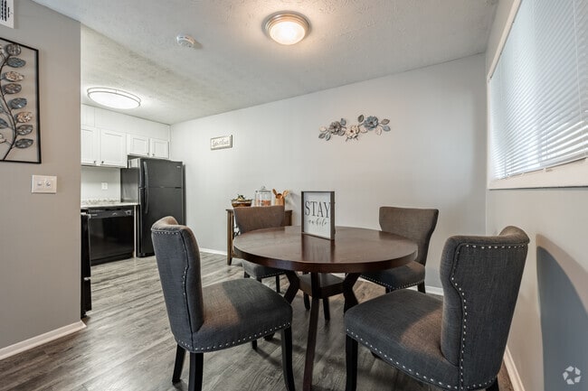 2BR, 1BA - 1000SF
