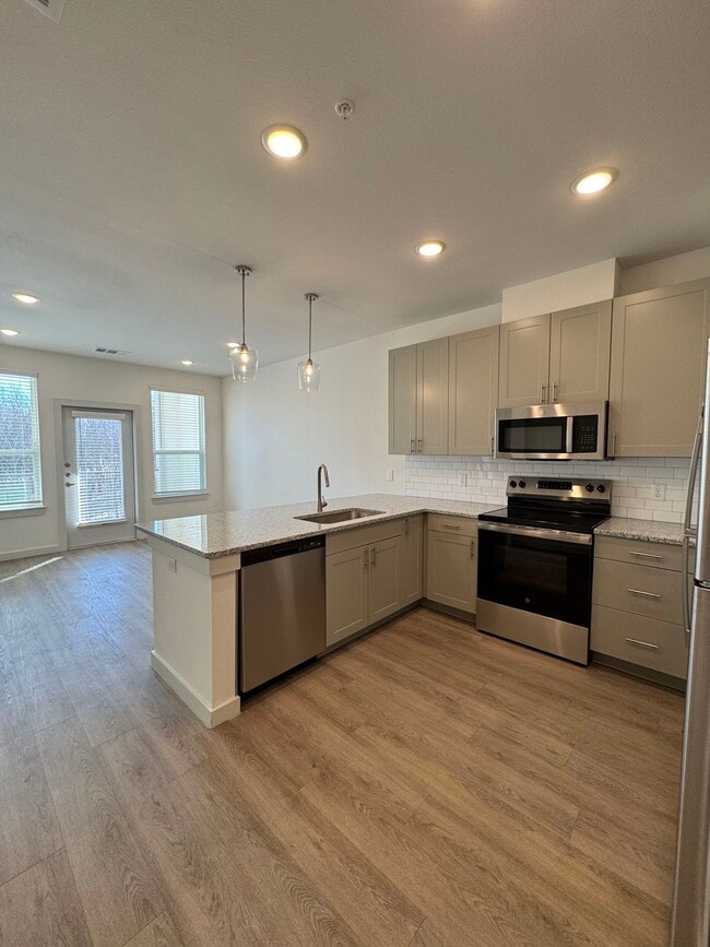 Building Photo - 601 Alemeda St Rental