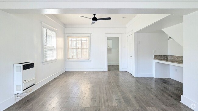 Building Photo - 435 W 4th St Rental