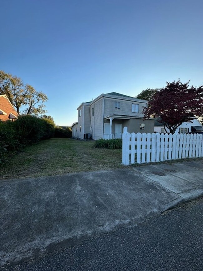 Building Photo - JP - Early Unit 2013 1/2