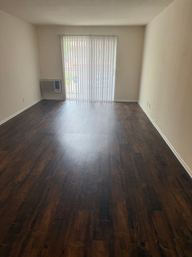 Photo - 1357 Armadale Ave Unit 9