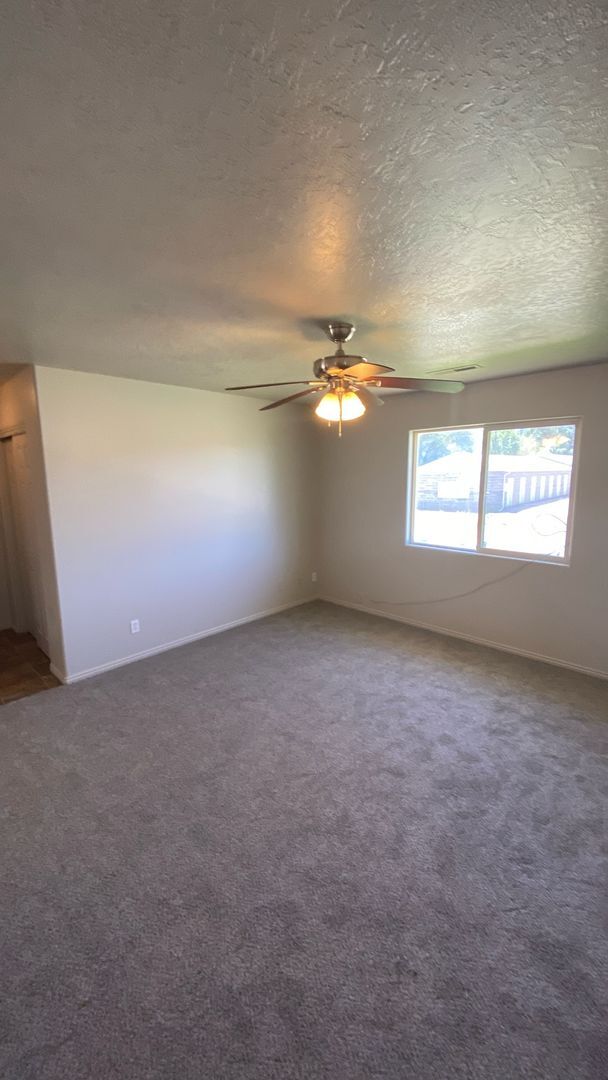 Move in Discount 3 bedroom, 1 bathroom a... House House Rental in