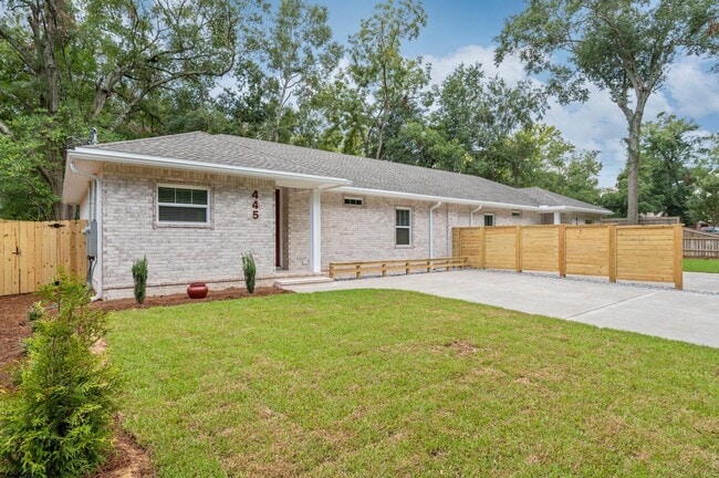 445 Cobb Ave E
