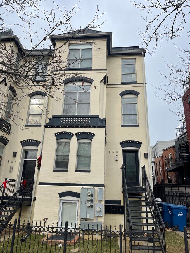 Front of home - 505 O St NW Townhome