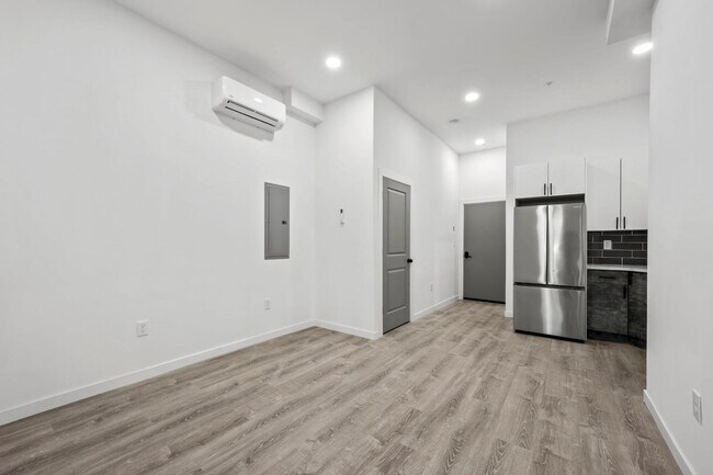 Photo - 1237 N 60th St Unit 2R