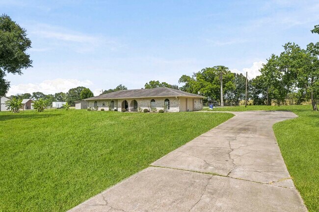 302 Country Rd